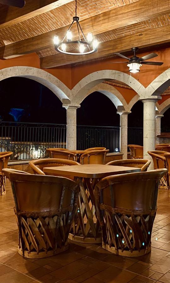 Hotel Real De Los Alamos Luaran gambar